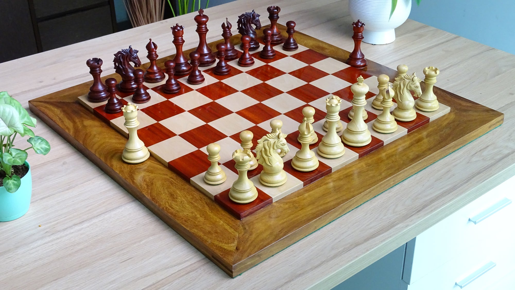 The Leo Series Luxury Chess Pieces in Staunton Pattern in African Padauk & Boxwood - 4.4 inch King