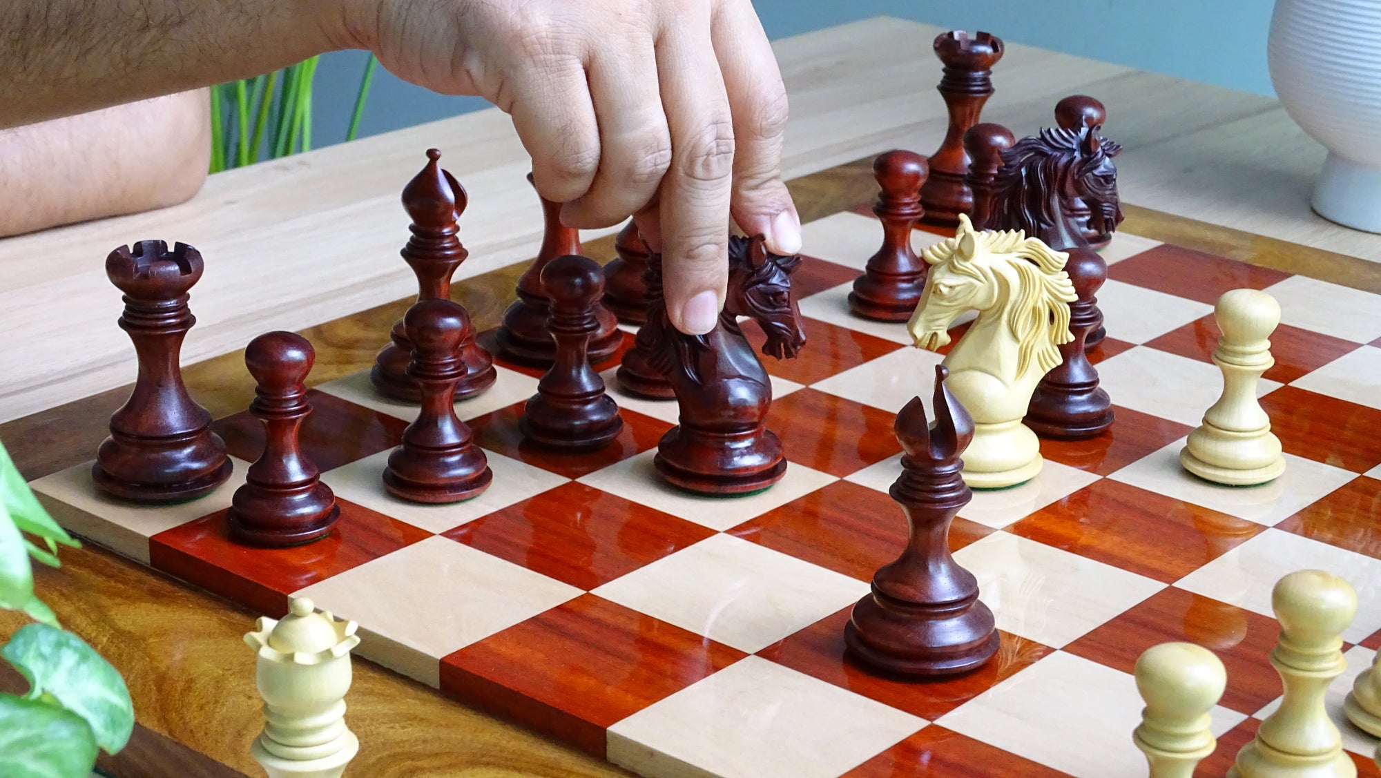 The Leo Series Luxury Chess Pieces in Staunton Pattern in African Padauk & Boxwood - 4.4 inch King