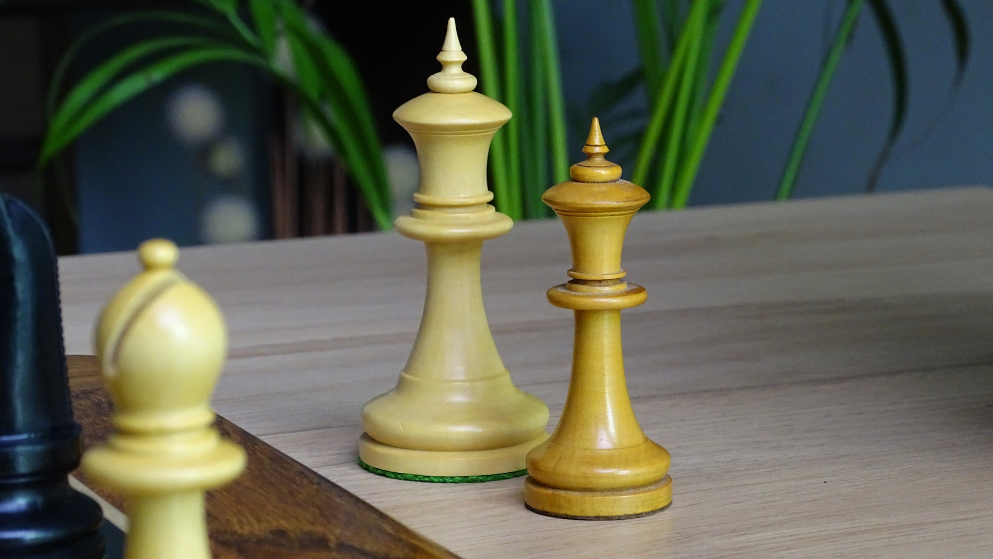 Repro 1904 American Chess Company's Tournament Chess Pieces in Black Ebonized & Natural Boxwood - Extra Queens