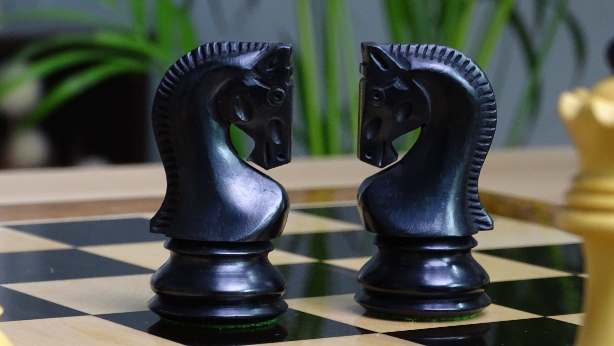 1959 World Chess Championship Russian Zagreb Chess Pieces in Ebonized Boxwood / Natural Boxwood - 3.8" King