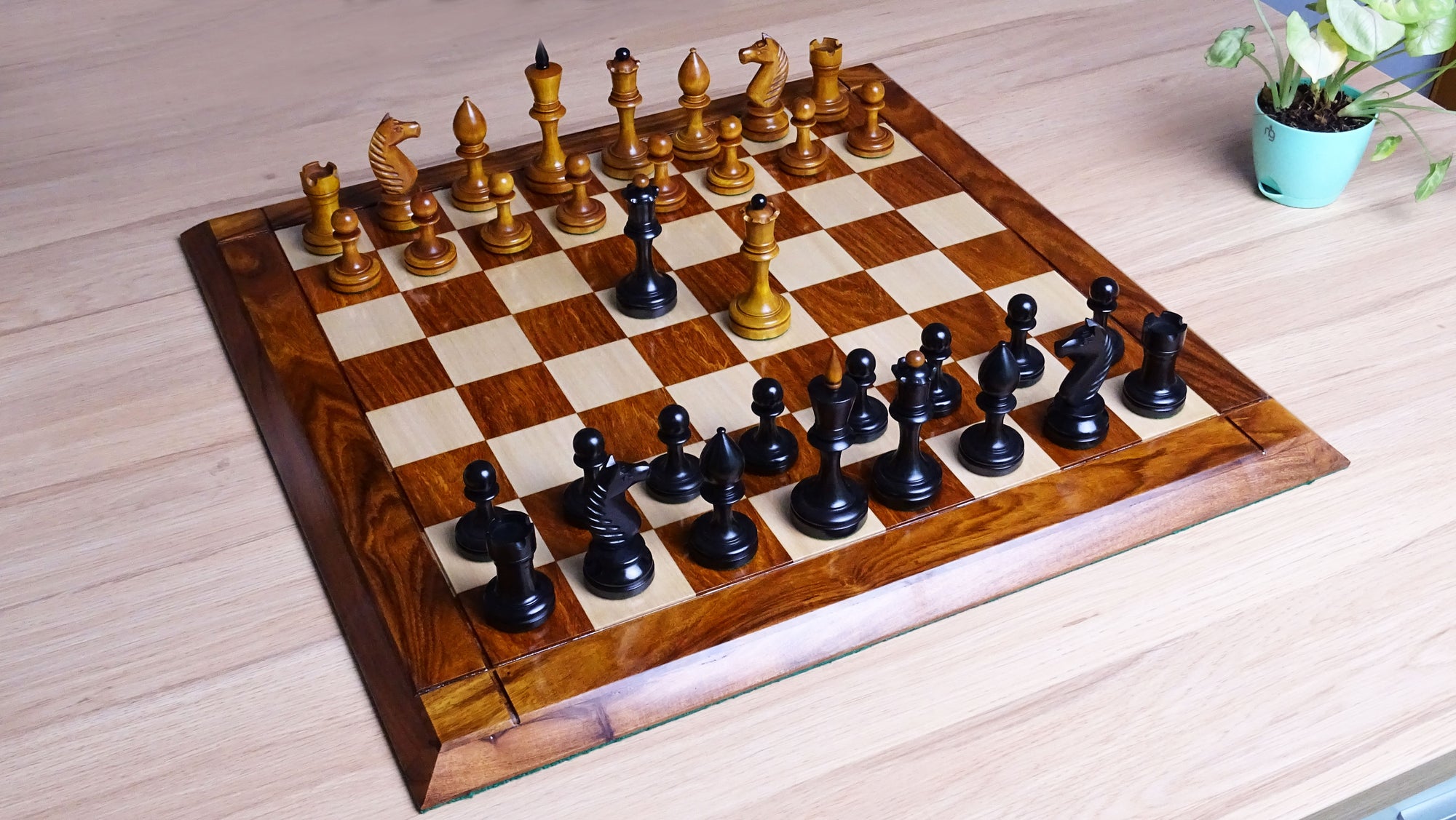 The Repro of Averbakh 1949 Moscow Chess Championship Chess Pieces in Ebonized & Antiqued Boxwood - 4.20 inch King