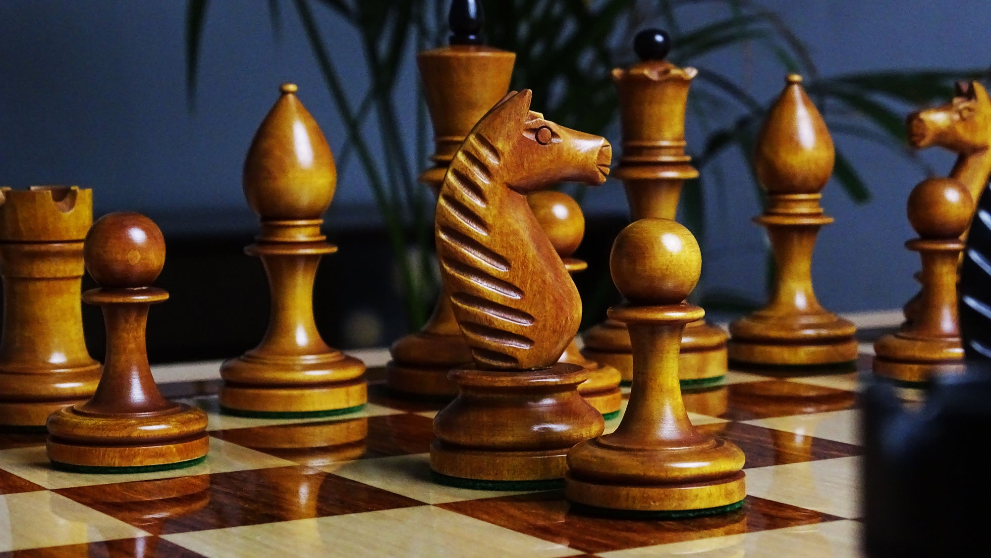 The Repro of Averbakh 1949 Moscow Chess Championship Chess Pieces in Ebonized & Antiqued Boxwood - 4.20 inch King