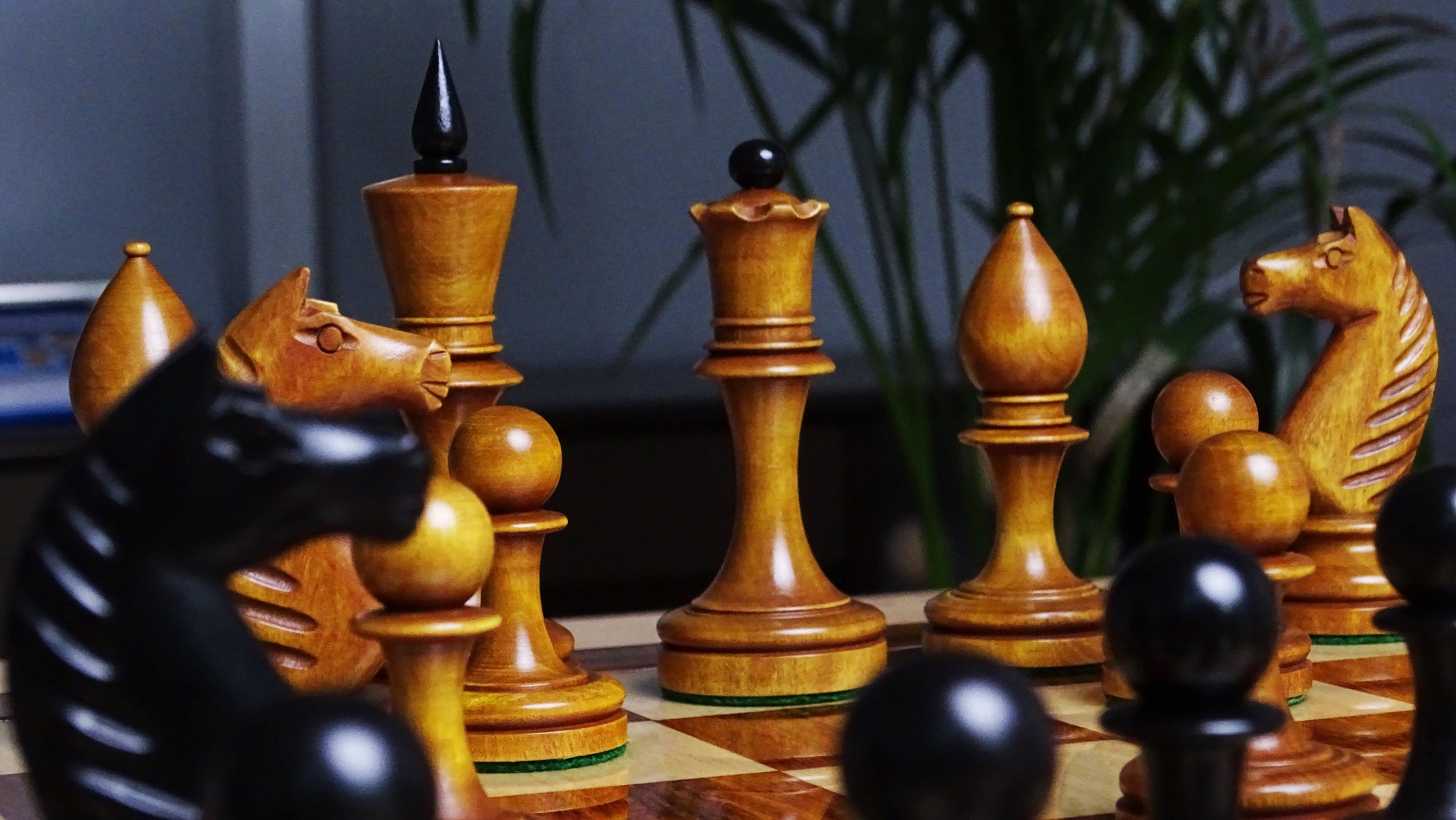 The Repro of Averbakh 1949 Moscow Chess Championship Chess Pieces in Ebonized & Antiqued Boxwood - 4.20 inch King