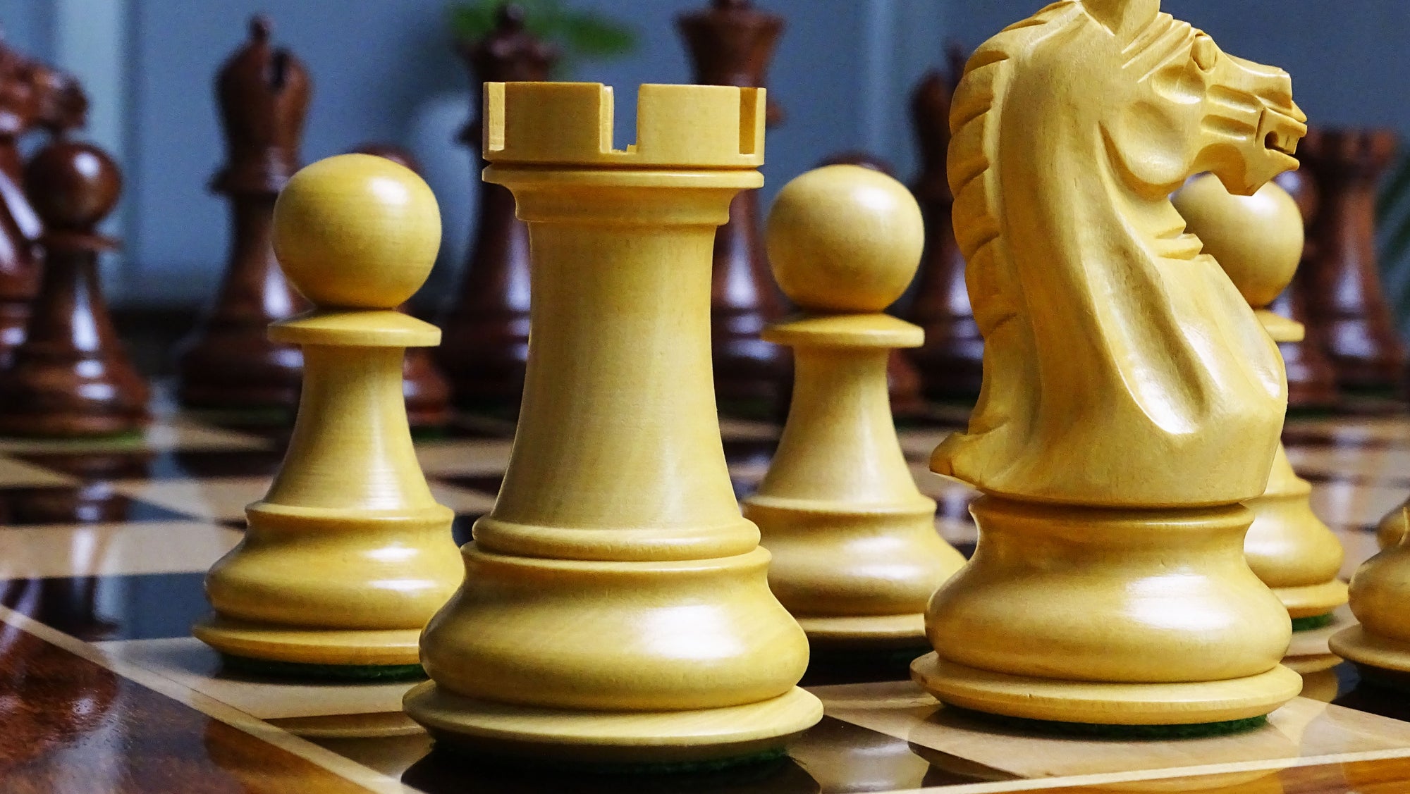 The Supreme Series Staunton Weighted Chess Pieces in Acacia Wood & Indian Boxwood - 4 inch King