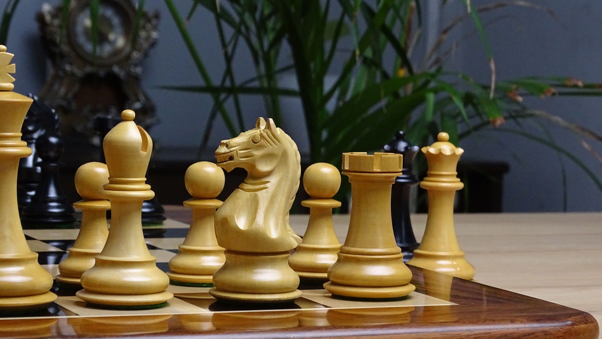 The Supreme Series Staunton Weighted Chess Pieces in Black Ebonized Wood & Boxwood - 4 inch King