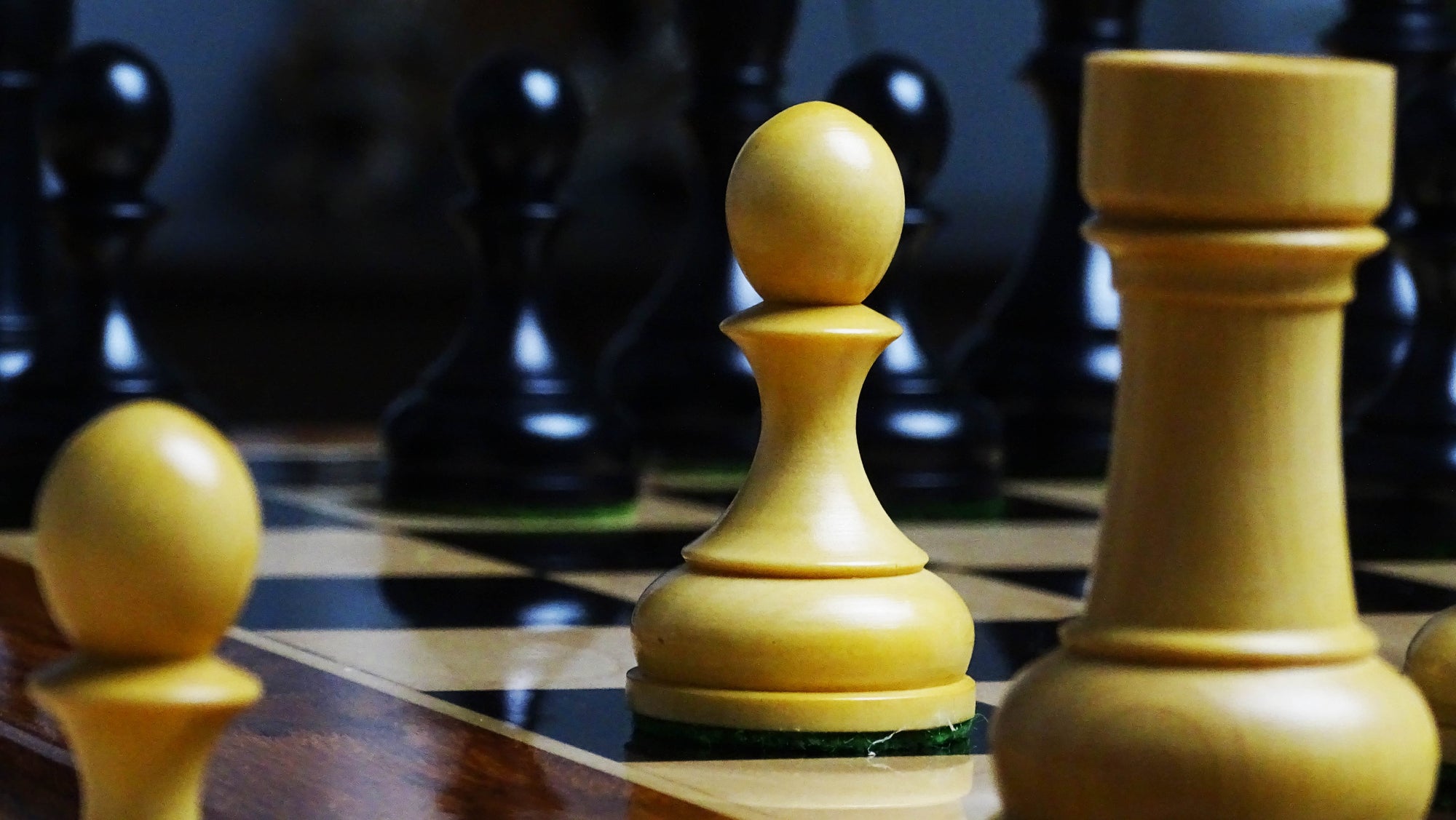 Circa 1930s "Leningrad Schoolboy" Soviet Chess Pieces in Ebonized & Boxwood - 4.2 inch King