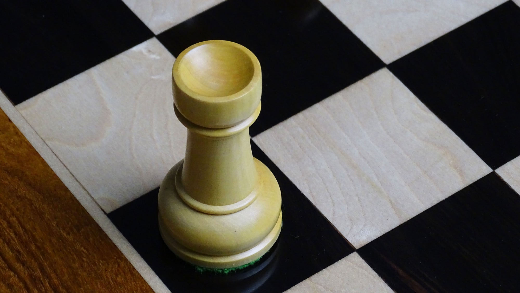 Circa 1930s "Leningrad Schoolboy" Soviet Chess Pieces in Sheesham & Boxwood - 4.2 inch King