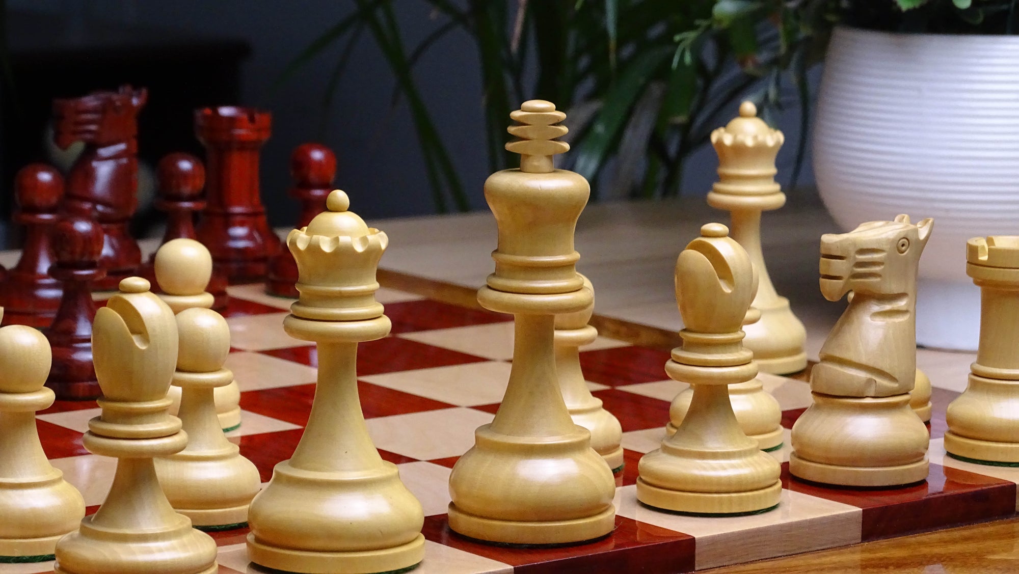 The Repro of 1973 Petropolis Interzonal Tournament World Chess Championship Weighted Chessmen in Padauk & Boxwood - 4.25 " King