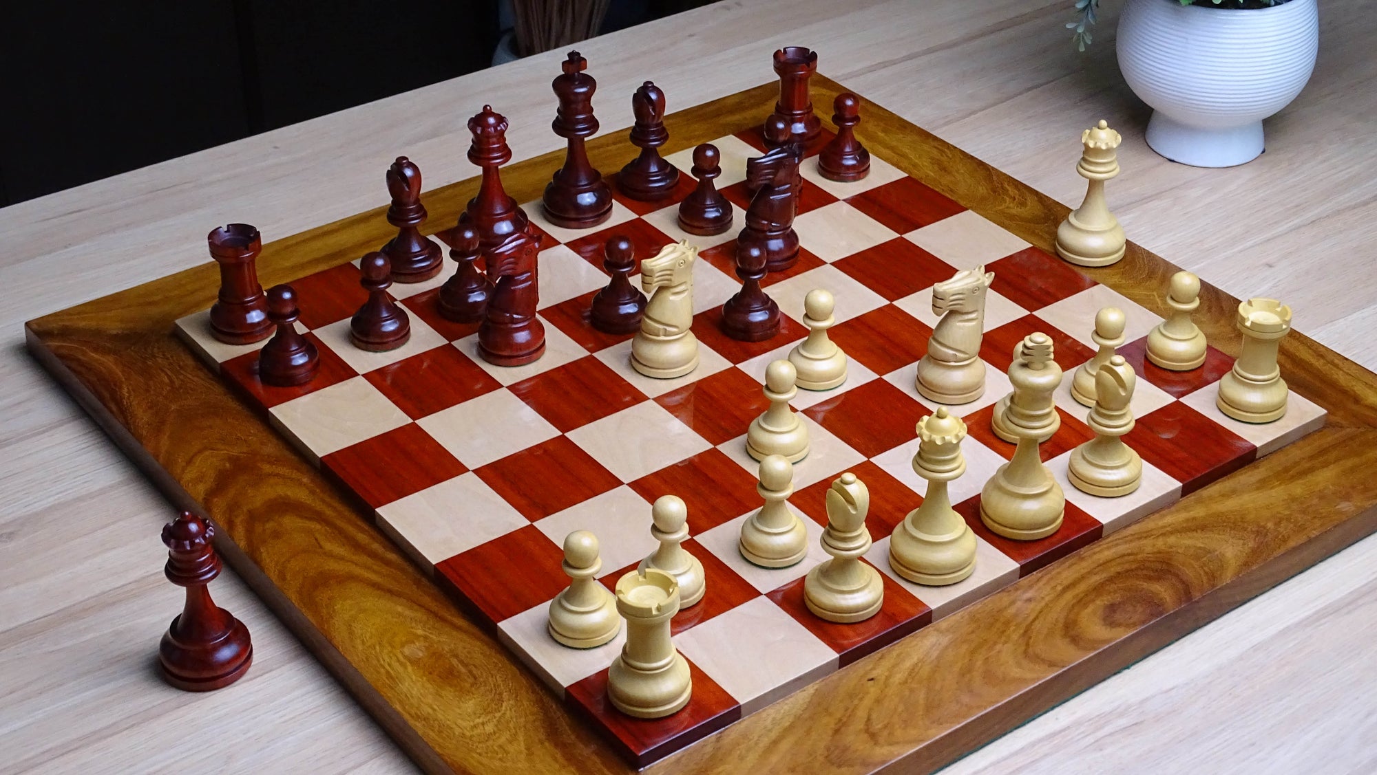 The Repro of 1973 Petropolis Interzonal Tournament World Chess Championship Weighted Chessmen in Padauk & Boxwood - 4.25 " King