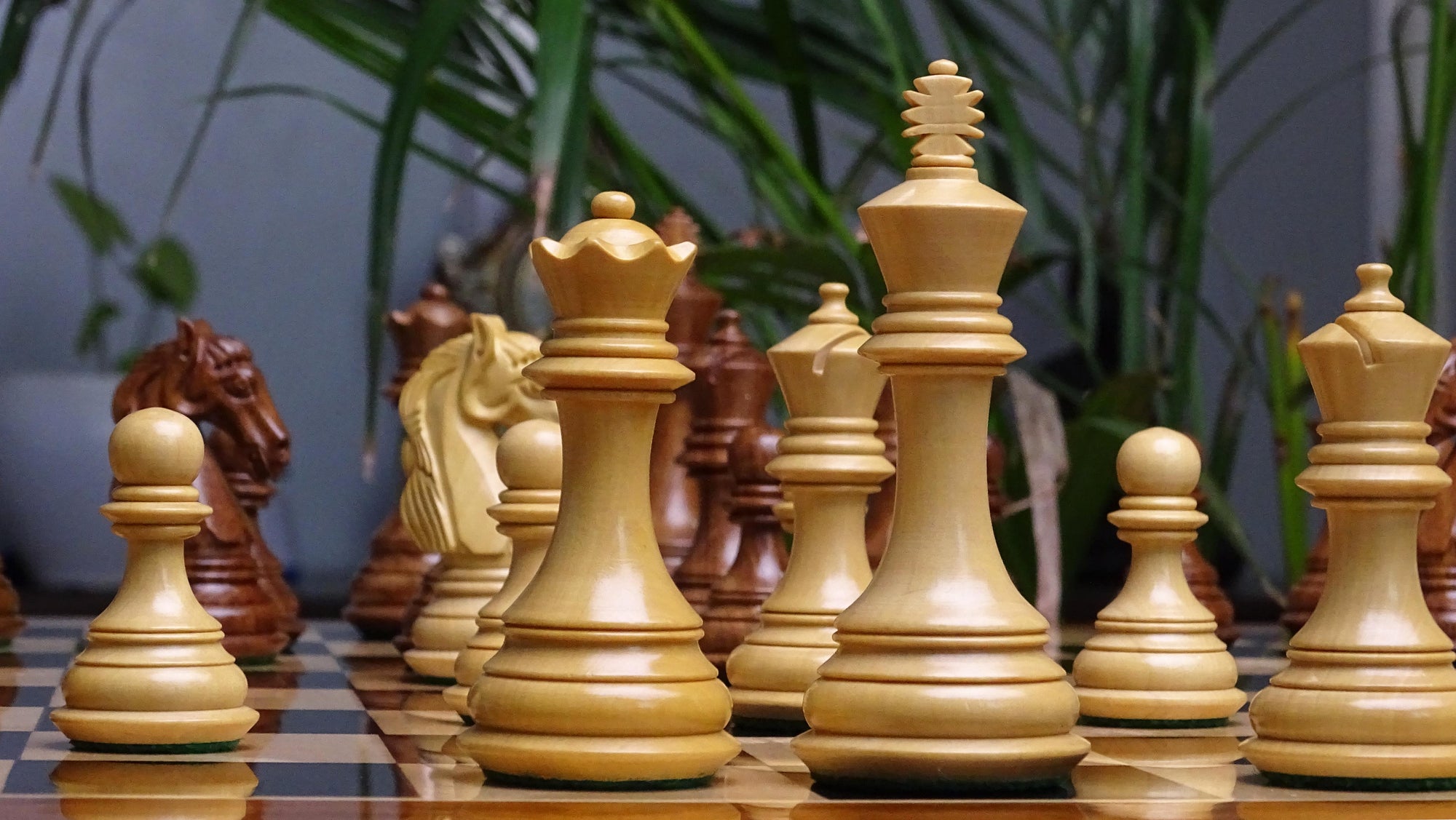 The Old Columbian Series Weighted Chess Pieces in Sheesham Wood and Boxwood 3.8 Inch King - 1000 Grams Weight