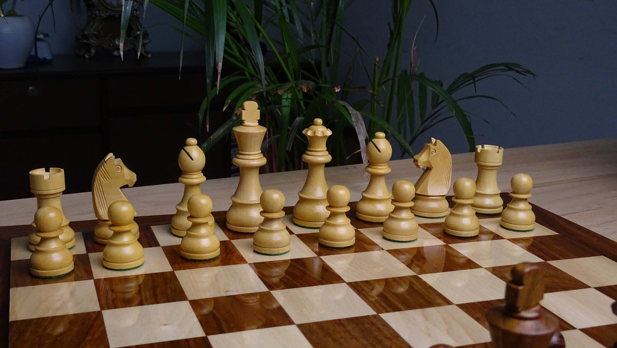 The FIDE Approved Tournament Wooden Chess Pieces in Sheesham & Boxwood 3 ¾ Inch King - 1050 Gms Weight