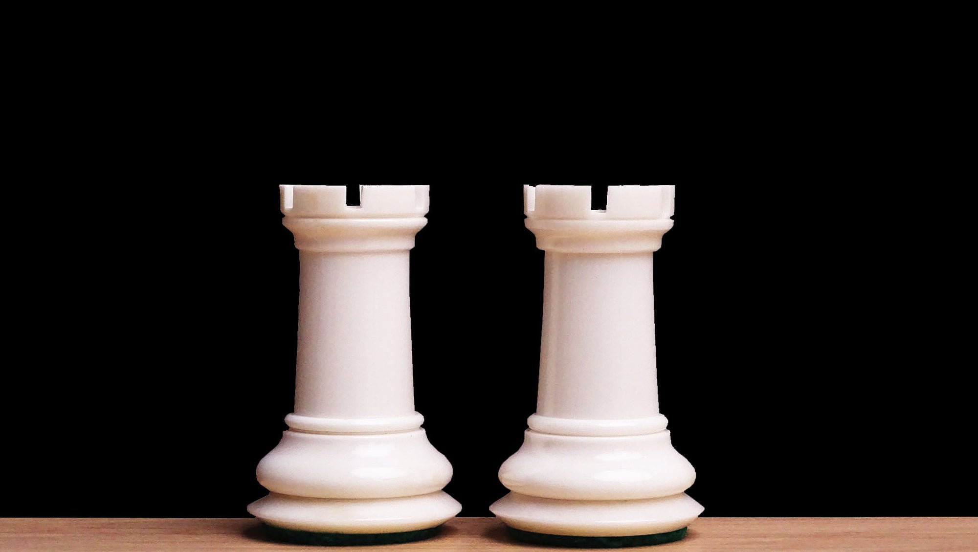 1849 Reproduction Cooke Type 3.5 Inch King Chess Piece in Camel Bone in Varnished White and Black - 800 Gms Weight