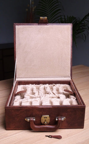 Stylish storage box for chess pieces
