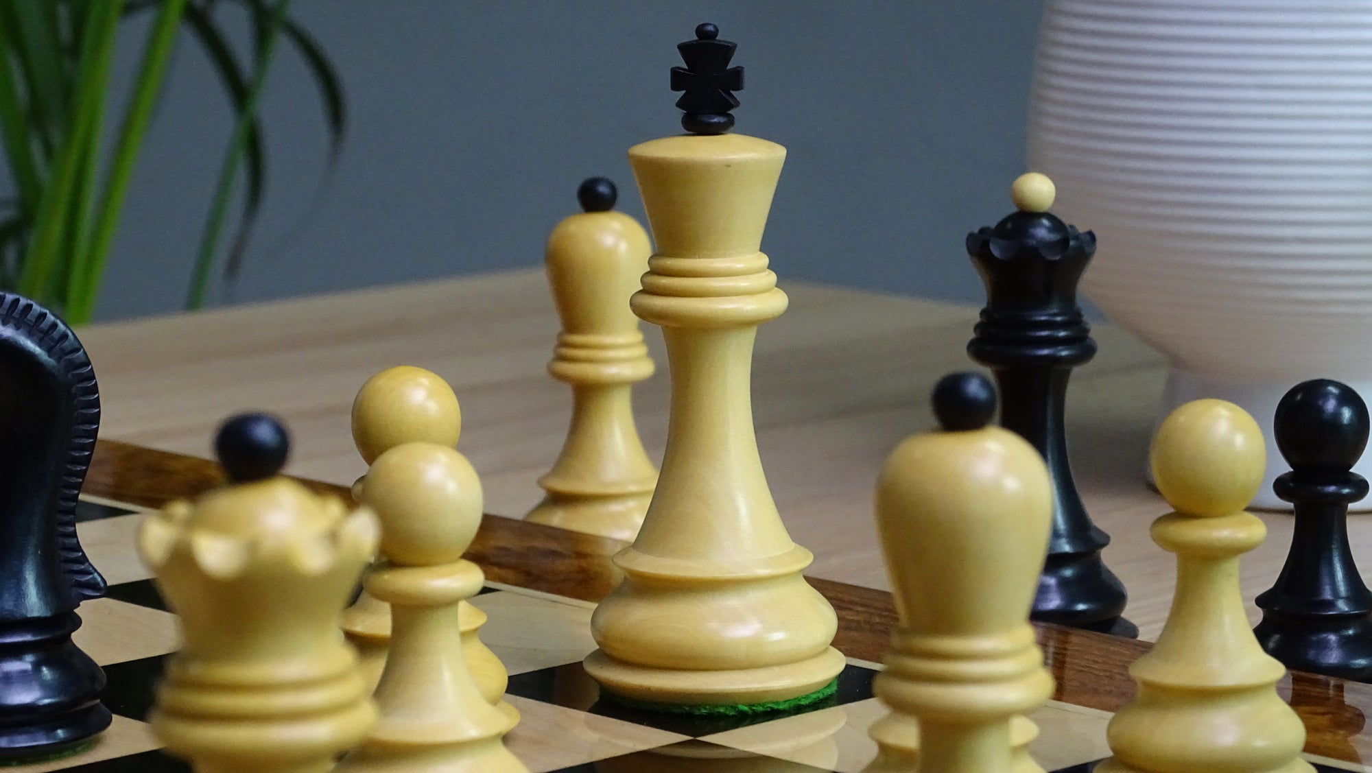 full tournament-sized Zagreb 59 Series Chess pieces
